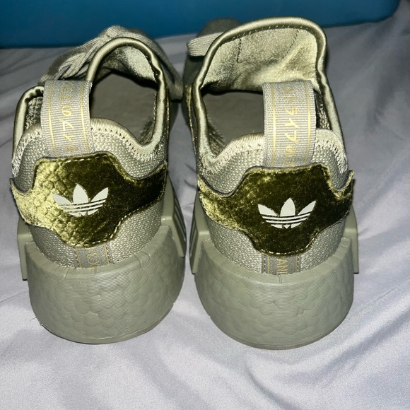 Adidas green size 7 1/2 women worn once very comfy - Picture 4 of 6